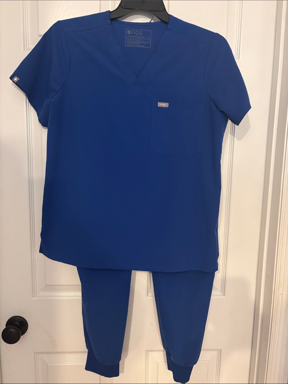 FIGS Women's Winning Blue Jogger Scrub Pants and Top Set Size M
